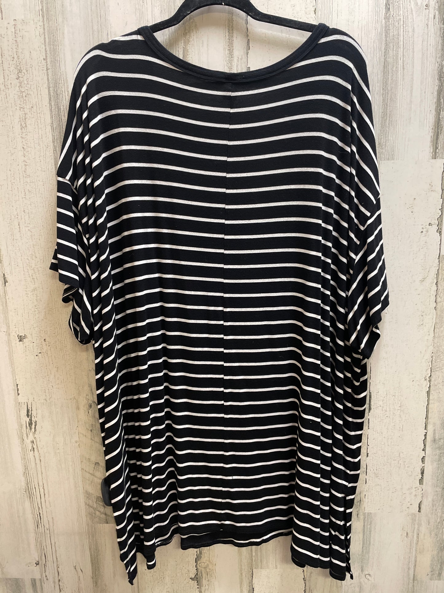 Top Short Sleeve By Old Navy In Striped Pattern, Size: 3x