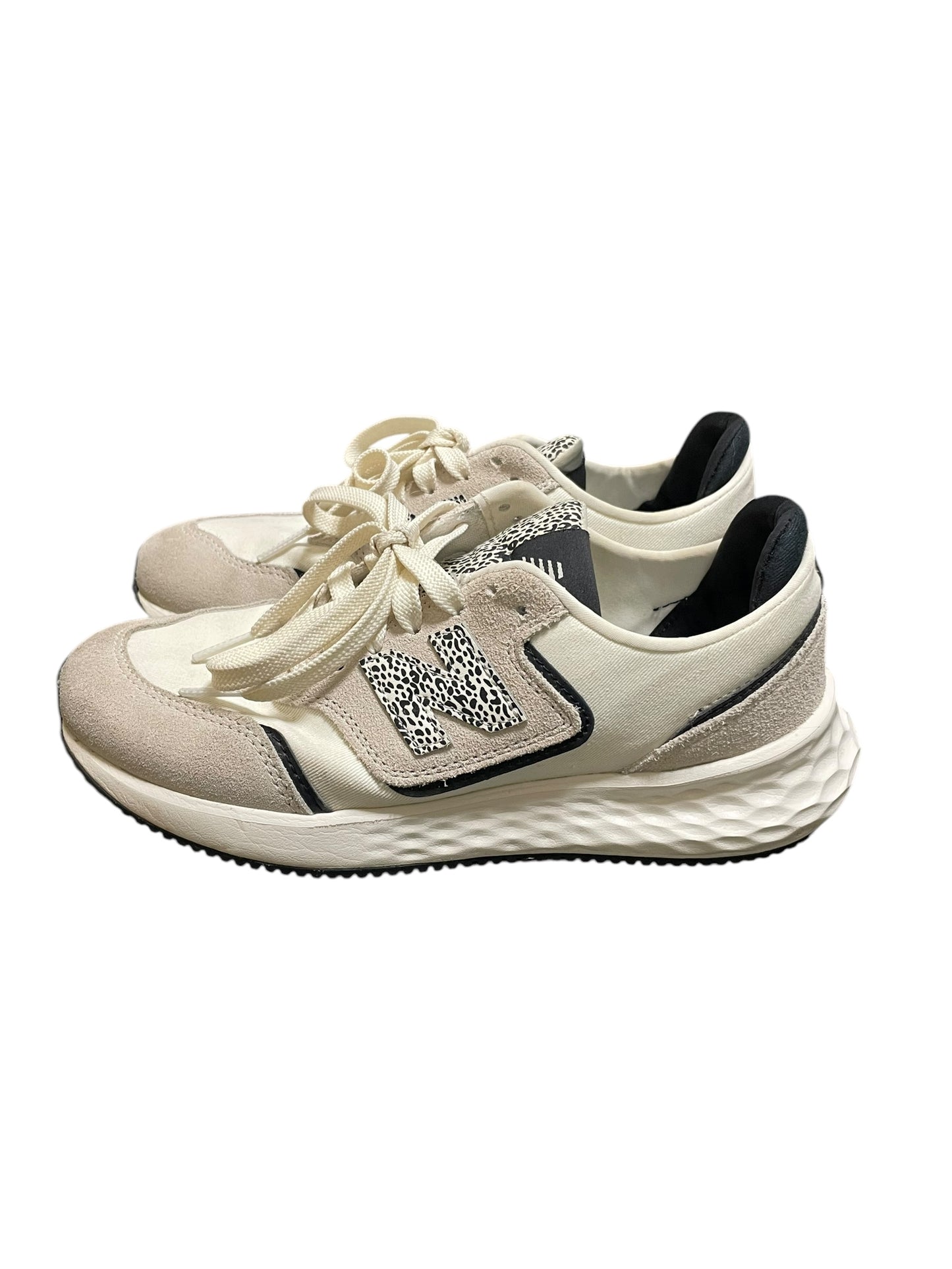 Shoes Sneakers By New Balance In Cream, Size: 6.5