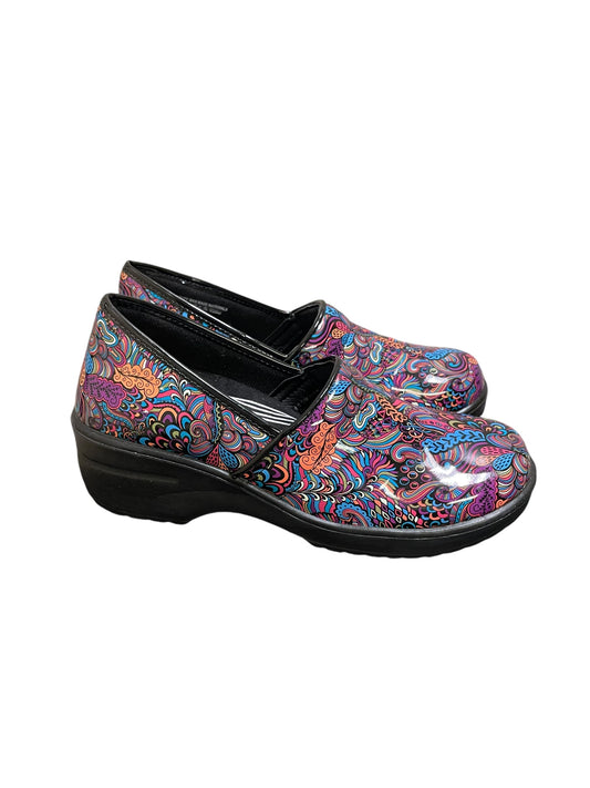 Shoes Flats By Clothes Mentor In Multi-colored, Size: 9.5