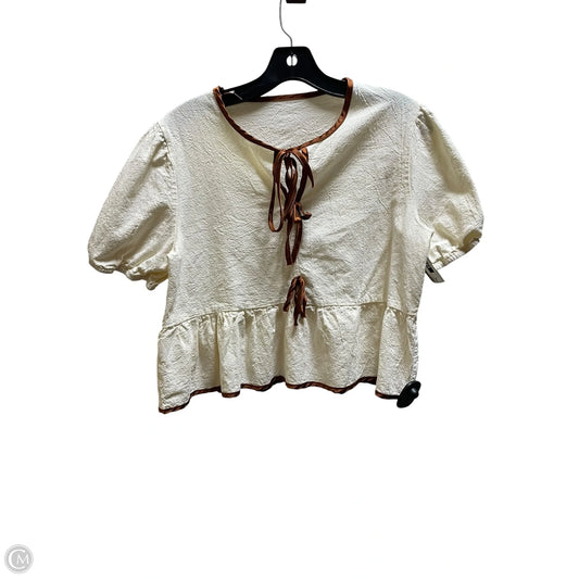 Top Short Sleeve By Clothes Mentor In Cream, Size: M