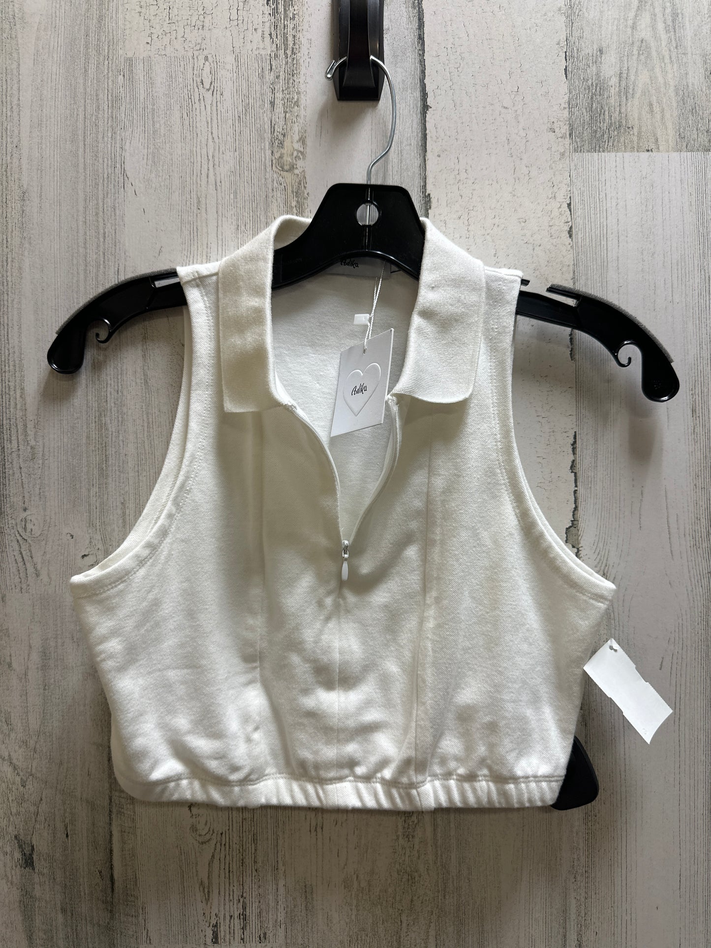 White Top Sleeveless Clothes Mentor, Size S