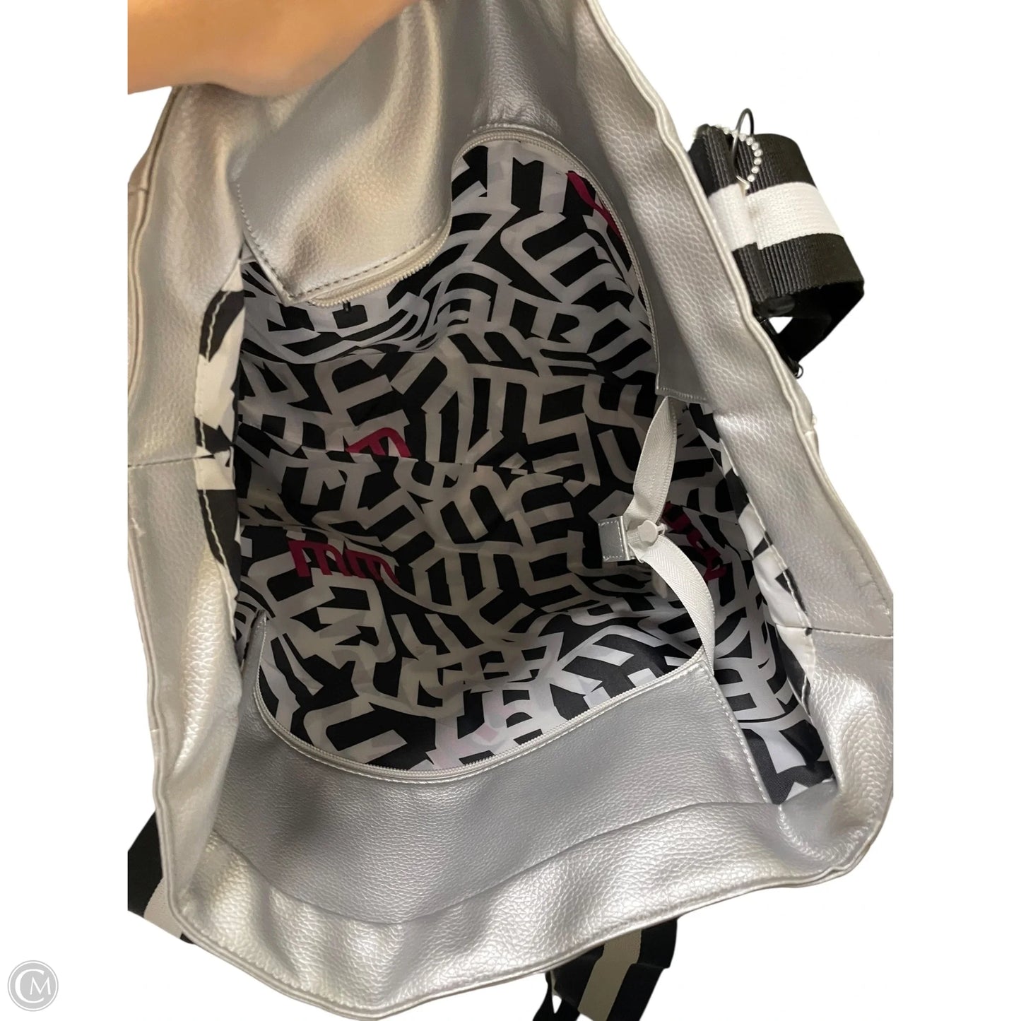 Handbag By Clothes Mentor, Size: Medium