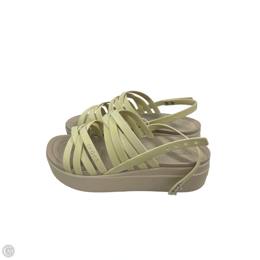 Sandals Heels Platform By Crocs In Tan, Size: 9