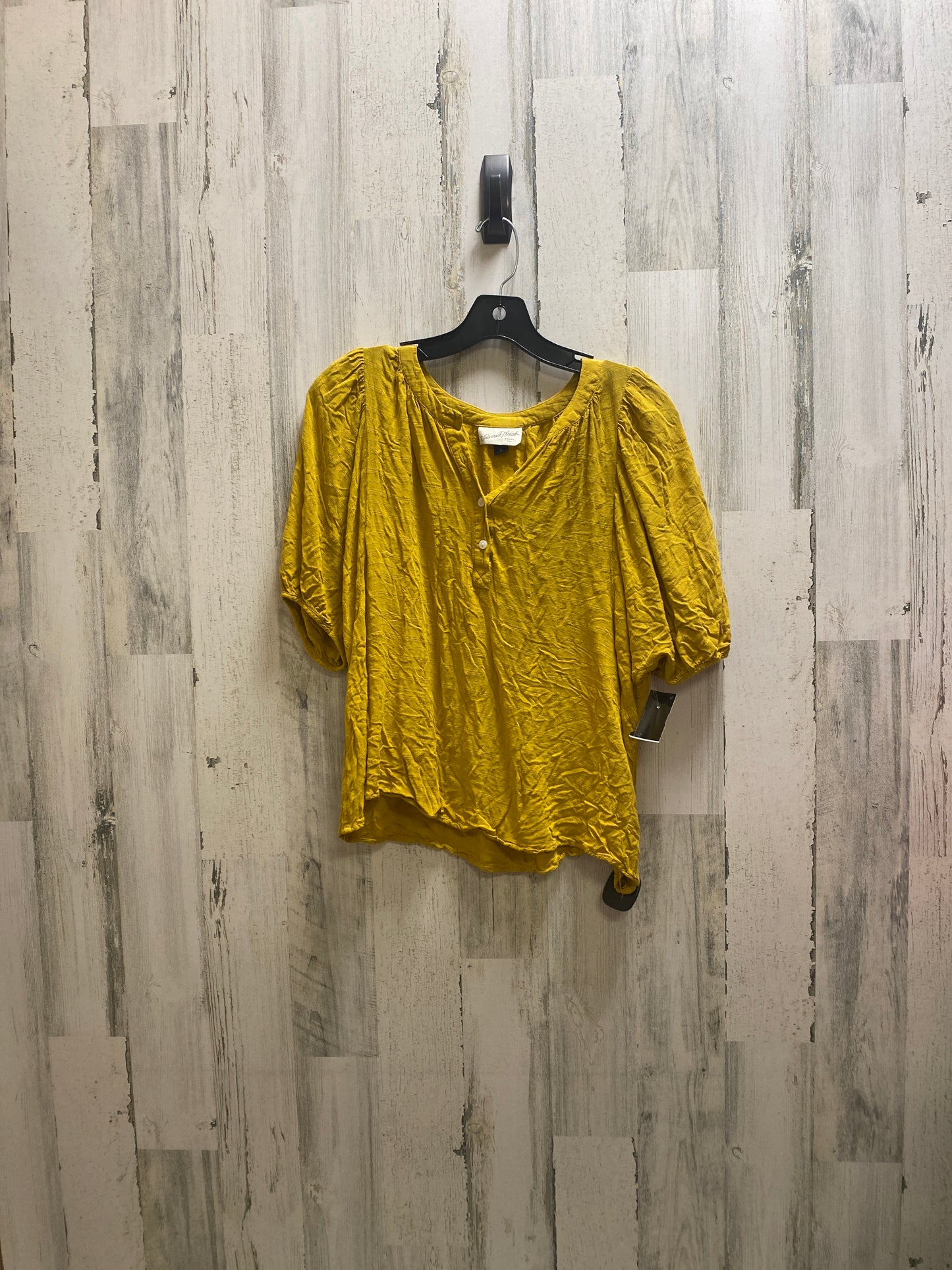 Top Short Sleeve By Universal Thread  Size: M